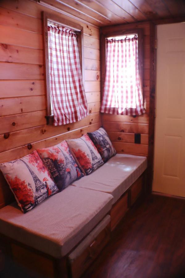 Storybook Village Pine Cove Bagian luar foto